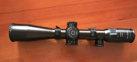 Se ofrece un magnífico visor Schmidt Bender 3-20x50 MP II ( Military Police ) torreta  reticula  iluminada 10