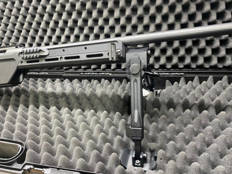 Se vende Steyr SSG 08 en calibre 300 WM..el arma está impoluta sin uso, solo puesto a tiro. Lleva su maletín 00