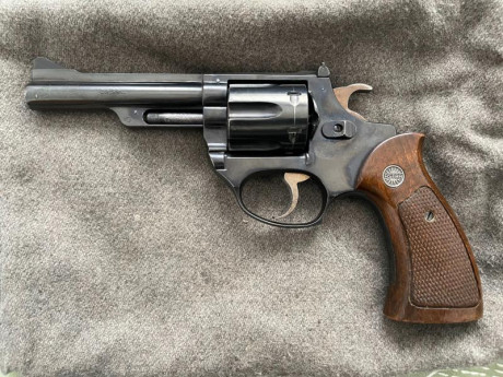 Buenas tardes a todos,

Vendo revolver marca Astra modelo NC-6 del calibre 38. Guiado en F. El revólver 02