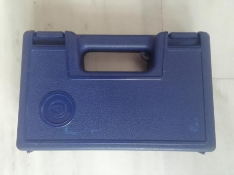 Vendo este maletin original para pistolas CZ en buen estado con poco uso, color azul poco visto normalmente 10