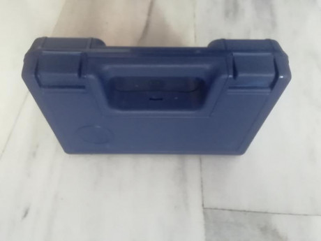 Vendo este maletin original para pistolas CZ en buen estado con poco uso, color azul poco visto normalmente 20