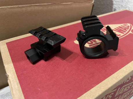 Izquierda para montura en raíl picatinny alto 25 mm , la de la derecha para montar en tubo de 25,4  y 00
