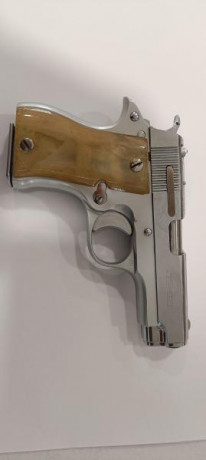 Vendo pistola marca STAR modelo DKL del calibre 9 corto niquelada, nueva sin ningún uso, solo dispongo 02