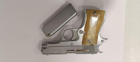 Vendo pistola marca STAR modelo DKL del calibre 9 corto niquelada, nueva sin ningún uso, solo dispongo 00