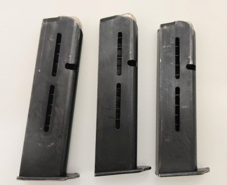 Se venden tres lotes de cargadores por 50 euros cada lote.
Tres de Glock 19, tres de Glock 17 y tres de 02