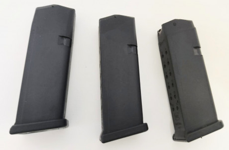 Se venden tres lotes de cargadores por 50 euros cada lote.
Tres de Glock 19, tres de Glock 17 y tres de 00