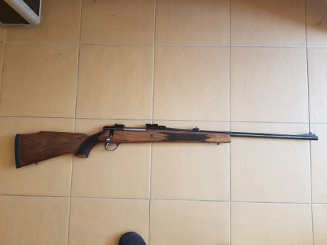 Vendo rifle Sako de cerrojo cal. 300wm con bases/monturas Shuler y visor por 800€. Lo vendo por tener 12