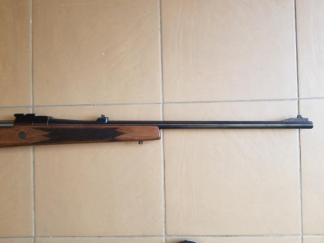 Vendo rifle Sako de cerrojo cal. 300wm con bases/monturas Shuler y visor por 800€. Lo vendo por tener 11