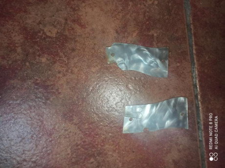 Buenas noches se venden cachas de nacarina para pistola star DKL nuevas . 
Han estado puestas en una inutilizada 00