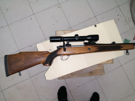 Vendo rifle Sako de cerrojo cal. 300wm con bases/monturas Shuler y visor por 800€. Lo vendo por tener 21