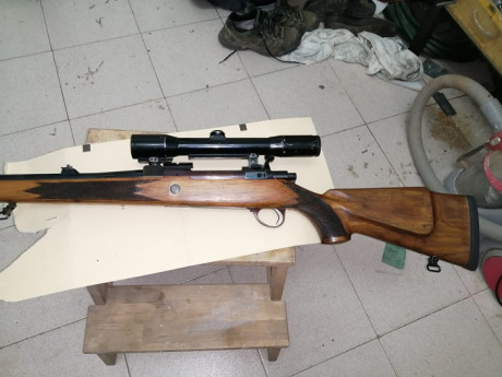 Vendo rifle Sako de cerrojo cal. 300wm con bases/monturas Shuler y visor por 800€. Lo vendo por tener 20
