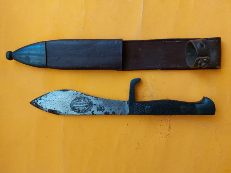 Vendo machete gres. Precio 100 euros. Telefono 667837799 02