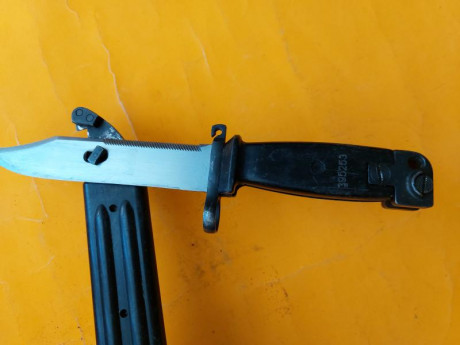 Vendo machete bayoneta corte alambrada de kalashnokov. Precio 125 euros. Telefono 667837799 02