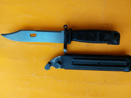 Vendo machete bayoneta corte alambrada de kalashnokov. Precio 125 euros. Telefono 667837799 01