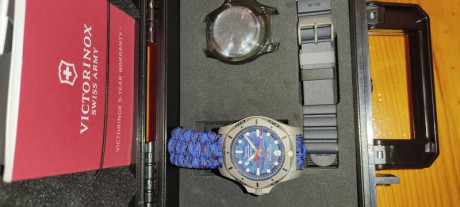 Hola. Vendo este reloj nuevo, comprado el 25 de Enero del 2023 , dos correas una de silicona y la otra 01