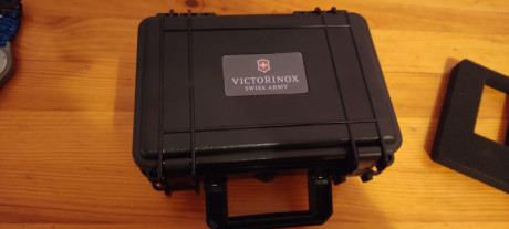 Hola. Vendo este reloj nuevo, comprado el 25 de Enero del 2023 , dos correas una de silicona y la otra 00