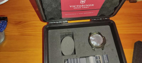 Hola. Vendo este reloj nuevo, comprado el 25 de Enero del 2023 , dos correas una de silicona y la otra 22