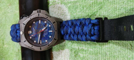 Hola. Vendo este reloj nuevo, comprado el 25 de Enero del 2023 , dos correas una de silicona y la otra 20