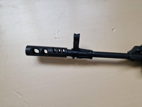 Se vende rifle CZ858 calibre 7.62x39. Tiene kit fab defense según se vé en las fotos, y freno de boca, 01