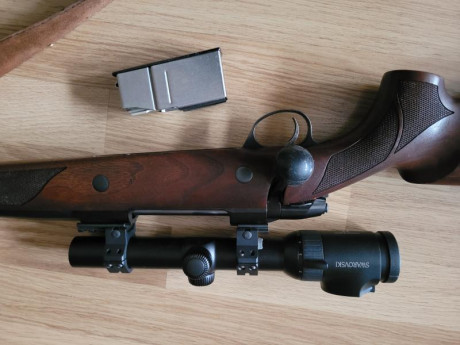 Hola.
Vendo Sako V , modelo 75 calibre 375 H&H.
Impecable estado. Muy poco uso. 
Con bases Weaver 02