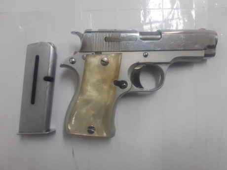 Un amigo vende este hierro español solo el licencia A o B precio 150 se puede negociar el comprador págs 00
