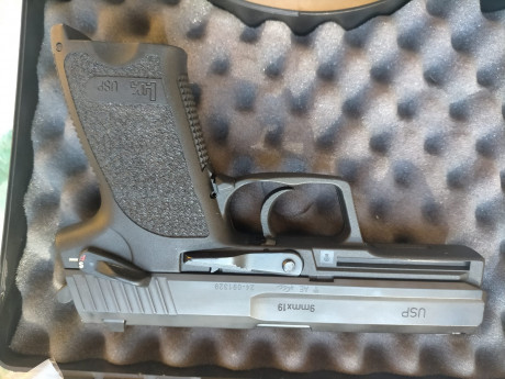 Un amigo me pide que le anuncie esta HK USP del calibre 9 pb.

El arma esta en perfecto estado y funciona 02