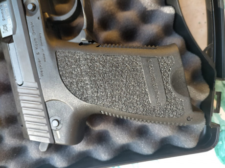 Un amigo me pide que le anuncie esta HK USP del calibre 9 pb.

El arma esta en perfecto estado y funciona 20