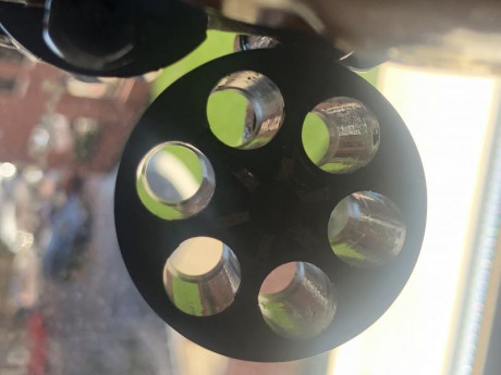 Buenos días,
Vendo COLT PYTHON en calibre 357 y en cuatro pulgadas, acabado royal blue, estado prácticamente 21