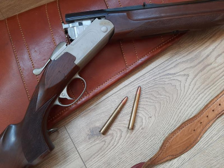 *Se vende:* 

 *Rifle express TIKKA  modelo 412 S, calibre 9,3 x 74.* 
+ visor Hakko 1,5-6x42 con monturas 01