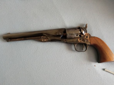 Vendo Uberti 0050 acero jaspeado .36 como nuevo.
Me vino de un cambio y no lo he usado ni lo voy a usar.

Con 01