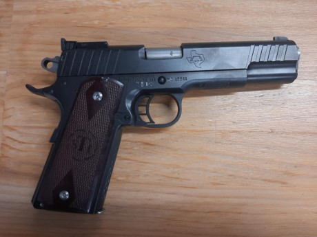 Un amigo me pide que le anuncie esta pistola.

*Se vende:* 
Pistola STI modelo TROJAN, calibre 9mm.
Poco 00