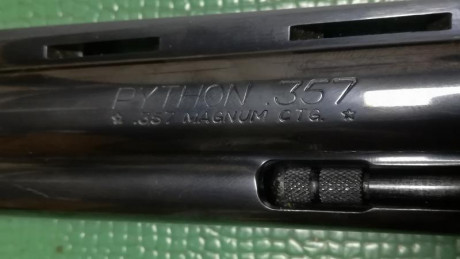 Vendido.
Hola. Un compañero pone a la venta su Python. Entrega   dos juegos de cachas  :
-unas   Nill 11