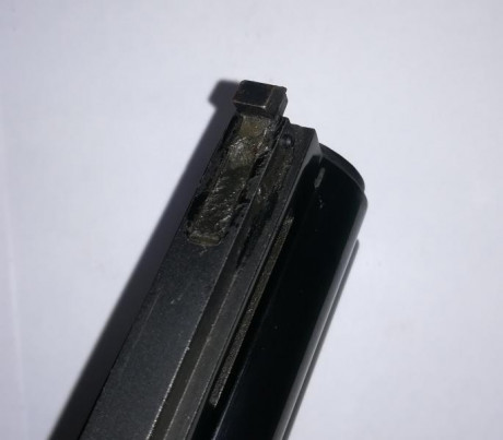 Vendido.
Hola. Un compañero pone a la venta su Python. Entrega   dos juegos de cachas  :
-unas   Nill 21