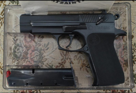 pistola Star Mod. 31-P del 9 Para., dotacion de la Ertzaintza, Con caja, manual y 2 cargadores, estado 01