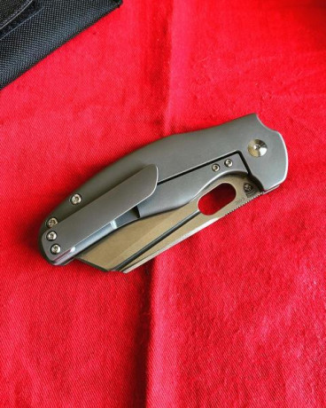 A la venta esta Kizer Sheepdog thumbhole en acero S35VN y cachas de titanio. Totalmente nueva, sin ningún 01