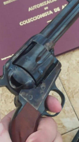 Vendo Uberti 45 Col con 18 disparos en libro de coleccionista con papeles 430e con envío a Península
El 00