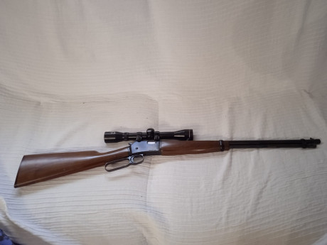 En venta carabina browning , tal como se be en un estado optimo, calibre 22, precio 400 €,  se puede entregar 02