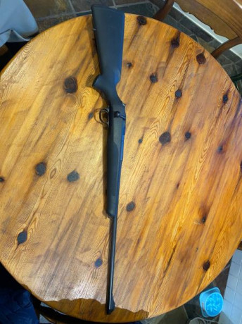 Buenas tardes. Un amigo mío me ha dicho que si puedo ponerle éste rifle en venta. Es un blaser R8 calibre 01