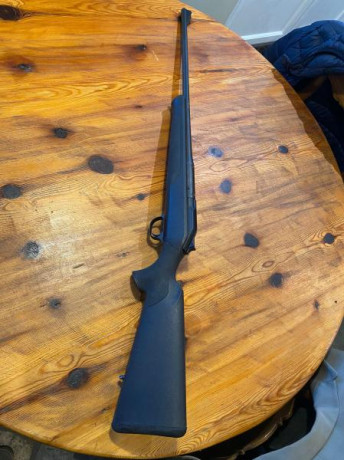 Buenas tardes. Un amigo mío me ha dicho que si puedo ponerle éste rifle en venta. Es un blaser R8 calibre 10