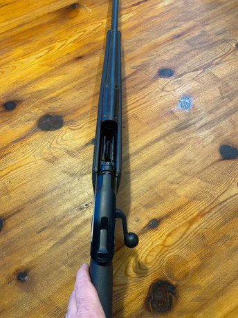 Buenas tardes. Un amigo mío me ha dicho que si puedo ponerle éste rifle en venta. Es un blaser R8 calibre 22