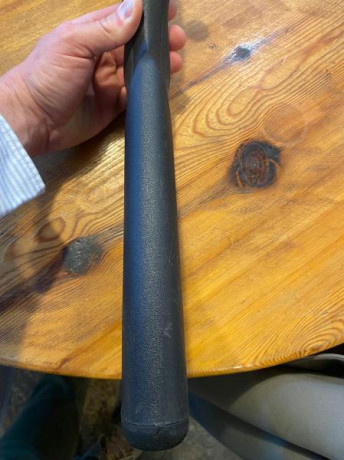 Buenas tardes. Un amigo mío me ha dicho que si puedo ponerle éste rifle en venta. Es un blaser R8 calibre 20