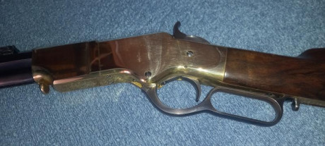 Hola: un amigo vende Henry de Uberti en calibre 44-40.
Incluye funda. 
Precio con ambas culatas 800€
Con 12