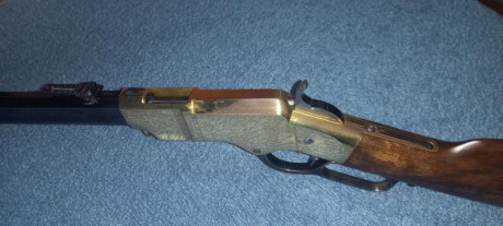 Hola: un amigo vende Henry de Uberti en calibre 44-40.
Incluye funda. 
Precio con ambas culatas 800€
Con 10