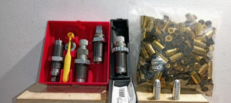 Hola, vendo juego de 3 dais + carbide factori crimp de Lee, 2 alivia percutor y 200 vainas nuevas S&B 02