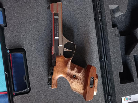 Se vende pistola Feinwerkbau AW93+ cierre AW93 light y punto de mira extra para disparos a larga distancia. 02