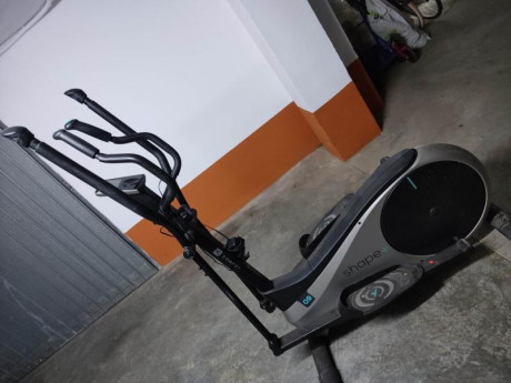 Vendo o cambio bicicleta eliptica. Escucho ofertas. La cambio por  armas u otra cosa. Necesito vaciar 02