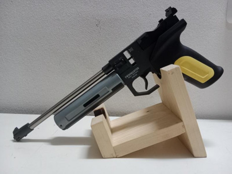 Pistola CO2 TWINMASTER ACTION.

Con su estuche original, en perfectas condiciones, cargadores de 3 x 8 02