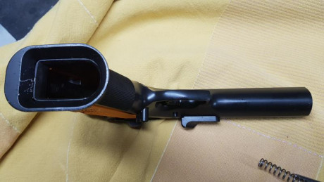 En 9x19 mm. Standar perfecto estado tal como se ve en las fotos 3 cargadores de 20 se puede ver y probar 00