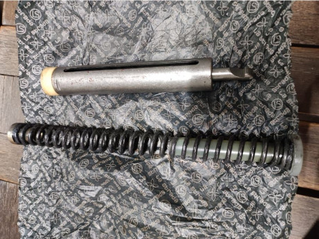Hola,

Tengo a la venta un kit para el HW97k compuesto por:
  - Muelle de titanio;
  - Guía de resorte 00