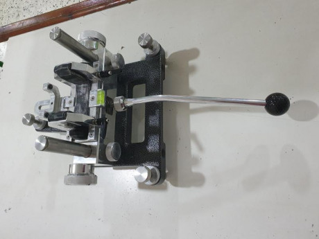 Buenos días.
Un compañero del tiro vende una torreta SEB NEO, por 1.200€, que sólo tiene un año, y no 00
